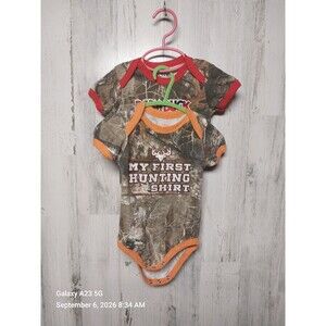 Realtree Camo Baby Bodysuits Size 6-9 Months Lot Of 2